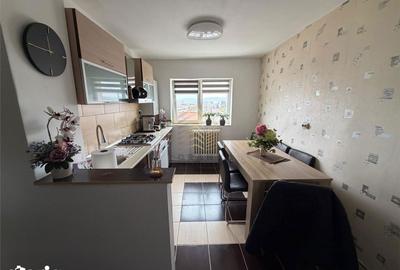 Apartament cu 3 camere decomandat în Central