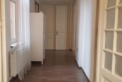 Apartament cu 3 camere semidecomandat în Parcul Carol - 3