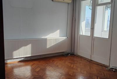 Apartament cu 3 camere semidecomandat în Dristor - 2