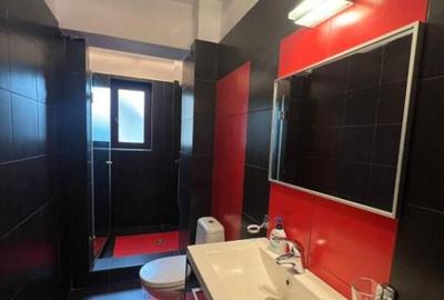 Apartament cu 3 camere semidecomandat în Calea Dumbrăvii