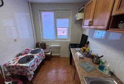 Apartament cu 3 camere decomandat, mobilat în Titan - 9