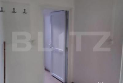 Spațiu comercial, de 200 mp, în Central - 8