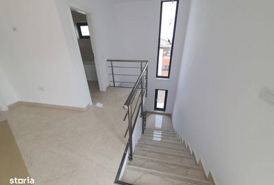 Apartament cu 3 camere decomandat în Cug - 4