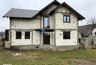 Casă cu 4 camere cu Teren 1000 Mp în Bogonos - 2