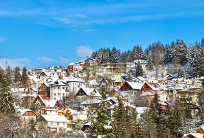 Casă individuală cu 7 camere cu Canalizare în Sinaia - 1
