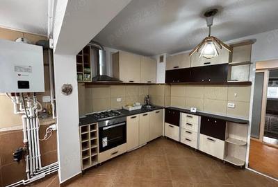 Apartament cu 4 camere decomandat în Central - 1