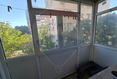 DE VANZARE Apartament cu 4 camere în zona 1 DECEMBRIE 1918 - 15