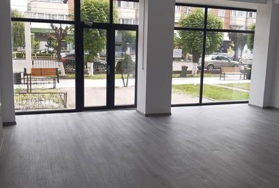 Spațiu comercial, de 80 mp, în Central - 7