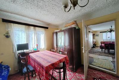 Casă cu 4 camere cu Teren 800 Mp în Vadu Părului