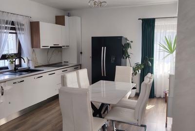 Casă cu 4 camere în Central - 2