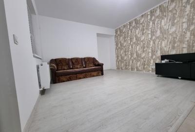 Apartament cu 3 camere decomandat în Metalurgiei