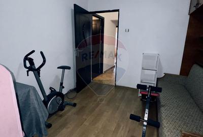 Apartament cu 4 camere, mobilat în 1 Mai - 9