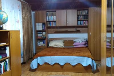 Casă cu 4 camere în Central - 1