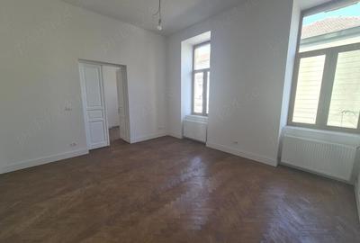 Apartament cu 3 camere decomandat în Ultracentral