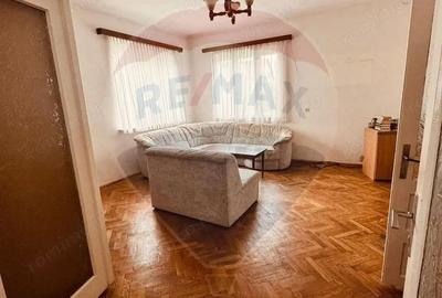 Casa / Vila cu 3 camere de vanzare in zona Vest - 1