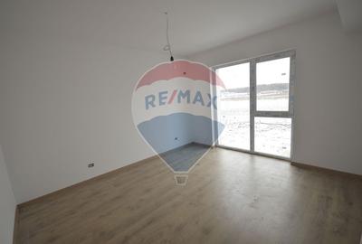 Casă cu 3 camere cu Canalizare în Est - 11