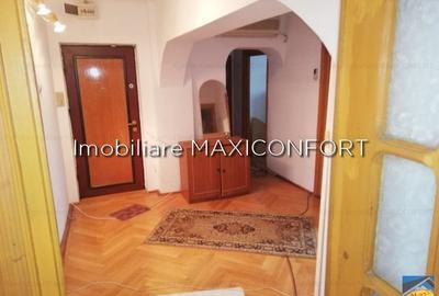 Apartament cu 3 camere decomandat în Central