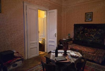 Vand ap 2 camere si dep, ultracentral , la curte comuna , 3 geamuri front stradal , reabilitata ext - 16