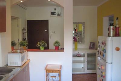 APARTAMENT DECOMANDAT MOBILAT, UTILAT, Centrala proprie