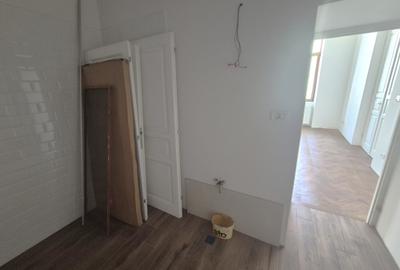 Apartament cu 3 camere semidecomandat în Central - 8