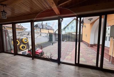 Casă cu 8 camere cu Teren 300 Mp în Central - 12