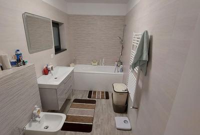 Casă cu 3 camere cu Teren 259 Mp în Central - 1