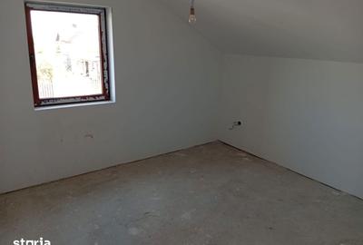 Casă cu 4 camere cu Teren 468 Mp în Central - 11