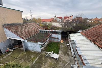 Investiție cu potențial: 2 apartamente + mansardă – Comison 0 - 11