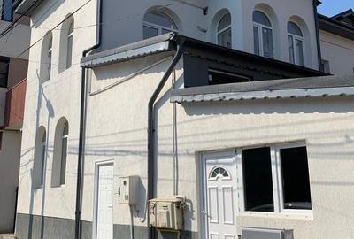 Casă individuală cu 9 camere cu Canalizare în Eminescu - 1