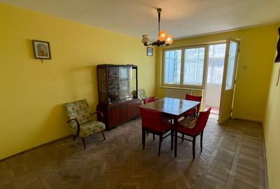 Apartament cu 2 camere decomandat în Cornișa