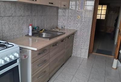 Proprietar vând apartament 3 camere , zona centrala , etaj 10. - 3