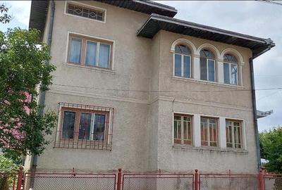 Casă cu Teren 409 Mp în Central - 2