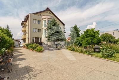 Casa cu teren de 3000 mp - ponton la lac - piscina si casa d