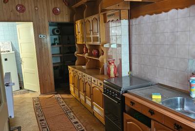 De vanzare semicentral,casa singur in curte,cu 2 camere,teren 330mp,pe un nivel. - 6