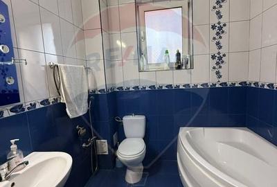 Casa / Vila cu 9 camere de vanzare in zona 1 Mai - 26