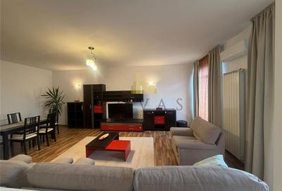 Apartament cu 3 camere semidecomandat, mobilat în Băneasa