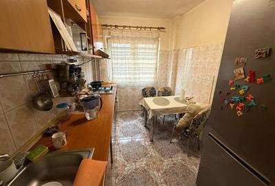 Apartament cu 3 camere semidecomandat, mobilat în 13 Septembrie - 4