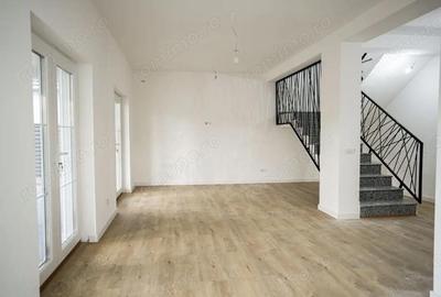 Casă cu 5 camere cu Teren 765 Mp în Păulești - 2