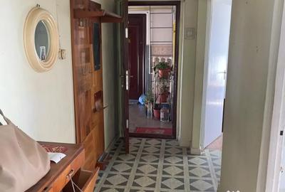 Apartament cu 3 camere semidecomandat în Central - 1