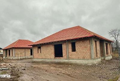 Casă cu 4 camere cu Teren 500 Mp în Noua - 9