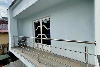 Casă cu 7 camere cu Teren 500 Mp în Central - 9