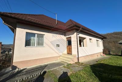 Casă individuală cu 3 camere cu Teren 2500 Mp în Benesat - 1