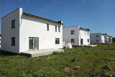 Design minimalist, rafinament maxim Casa ta moderna in Sanpetru - 9