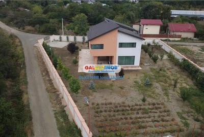 Casă cu 6 camere cu Teren 1300 Mp în Sud