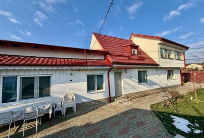 Casă / Vilă cu 4 camere de vânzare în zona Central - 2