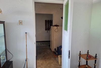 Vand apartament str.barsei focsani nr.8 3 camere - 2