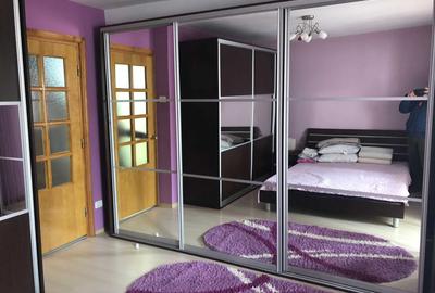 Apartament cu 3 camere decomandat în Faleza Nord