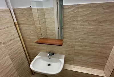 Apartament cu 3 camere semidecomandat în Berceni - 1