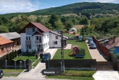 Casa de vanzare cu teren Casa de vanzare cu teren - 1