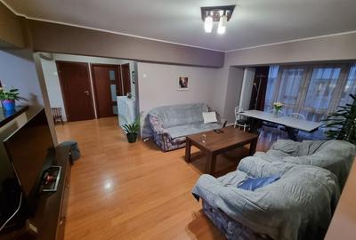 Apartament cu 4 camere semidecomandat în CET